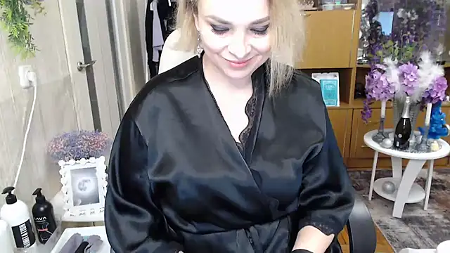 Mika Passion online show from 12-22-25, 08:55