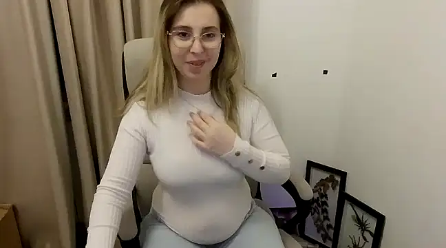 Snapshot of Aliss_Hottie chatting on 03-06-25, 10:26 Aliss Hottie online show from 03-06-25, 10:26