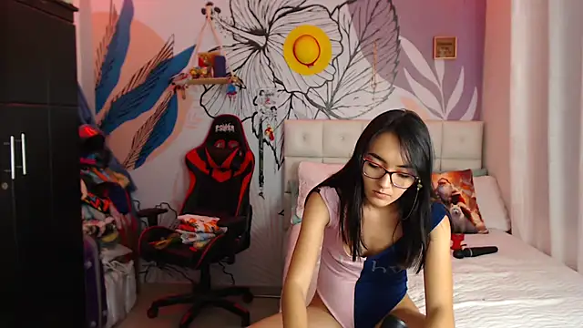 Snapshot of LinzyBaner chatting on 12-16-24, 12:26 LinzyBaner online show from 12-16-24, 12:26