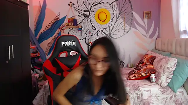 Snapshot of LinzyBaner chatting on 01-05-25, 09:57 LinzyBaner online show from 01-05-25, 09:57