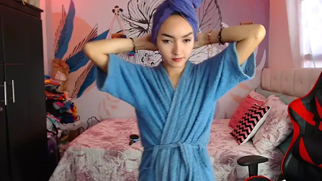 Snapshot of LinzyBaner chatting on 01-14-25, 10:12 LinzyBaner online show from 01-14-25, 10:12