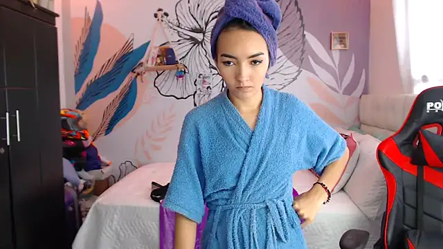 Snapshot of LinzyBaner chatting on 02-06-25, 08:34 LinzyBaner online show from 02-06-25, 08:34