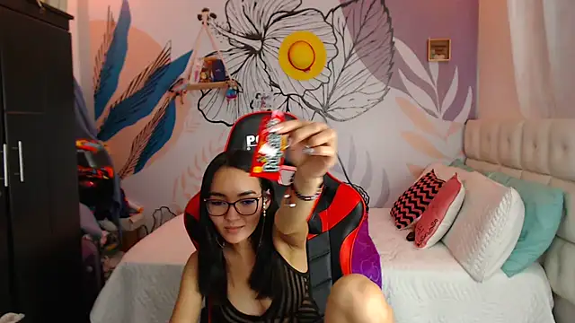 Snapshot of LinzyBaner chatting on 02-06-25, 11:37 LinzyBaner online show from 02-06-25, 11:37