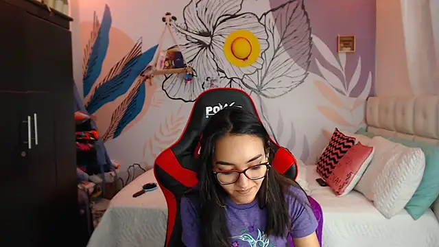 Snapshot of LinzyBaner chatting on 02-08-25, 01:43 LinzyBaner online show from 02-08-25, 01:43