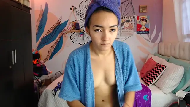 Snapshot of LinzyBaner chatting on 02-10-25, 10:30 LinzyBaner online show from 02-10-25, 10:30