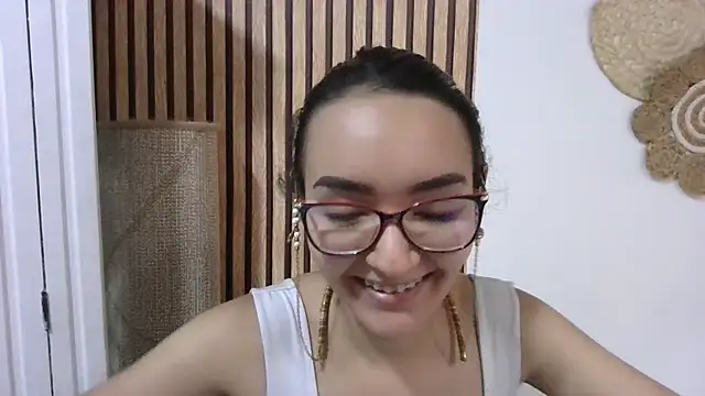 Snapshot of LinzyBaner chatting on 02-11-25, 10:28 LinzyBaner online show from 02-11-25, 10:28