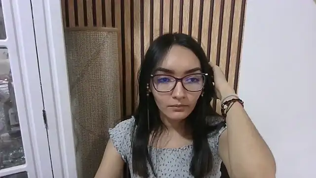 Snapshot of LinzyBaner chatting on 02-13-25, 12:35 LinzyBaner online show from 02-13-25, 12:35