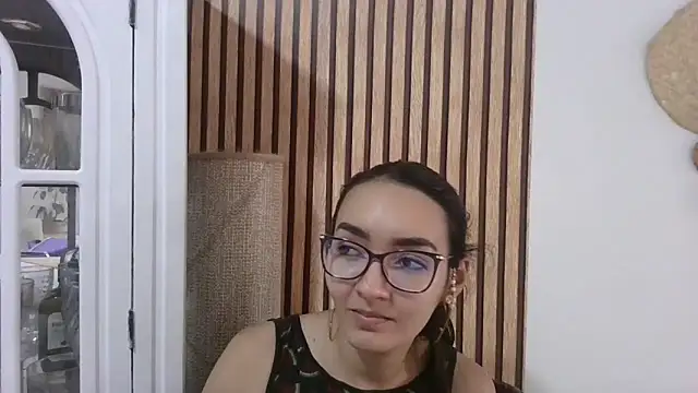 Snapshot of LinzyBaner chatting on 02-13-25, 06:05 LinzyBaner online show from 02-13-25, 06:05