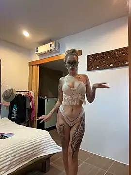 Snapshot of MonicaMilz chatting on 02-04-25, 12:33 MonicaMilz online show from 02-04-25, 12:33