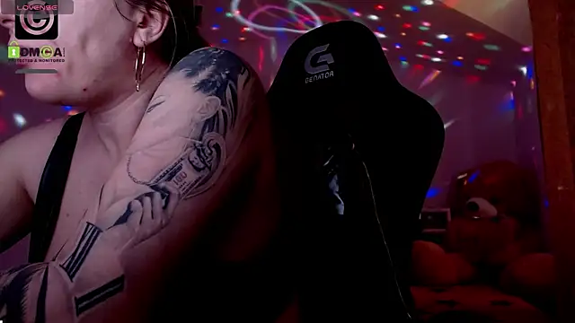 Snapshot of SonyaDevon chatting on 01-10-25, 11:22 SonyaDevon online show from 01-10-25, 11:22