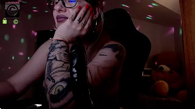 Snapshot of SonyaDevon chatting on 01-28-25, 10:02 SonyaDevon online show from 01-28-25, 10:02