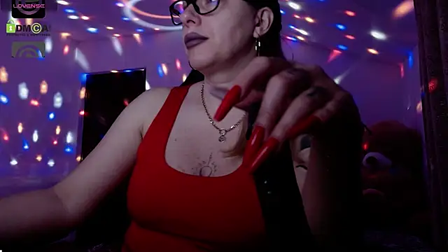 Snapshot of SonyaDevon chatting on 02-11-25, 04:11 SonyaDevon online show from 02-11-25, 04:11