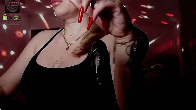 Snapshot of SonyaDevon chatting on 02-26-25, 04:14 SonyaDevon online show from 02-26-25, 04:14