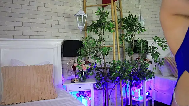 Snapshot of EmillyBronte chatting on 01-07-26, 08:33 EmillyBronte online show from 01-07-26, 08:33