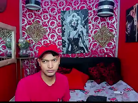 Snapshot of PEINBOYS chatting on 07-31-26, 07:13 PEINBOYS online show from 07-31-26, 07:13