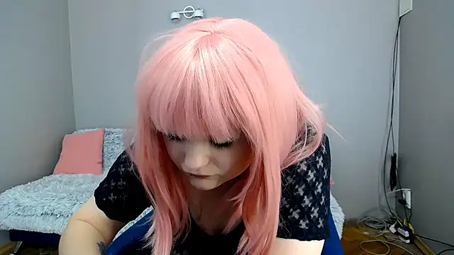 Snapshot of Estheri chatting on 02-06-25, 01:54 Estheri online show from 02-06-25, 01:54