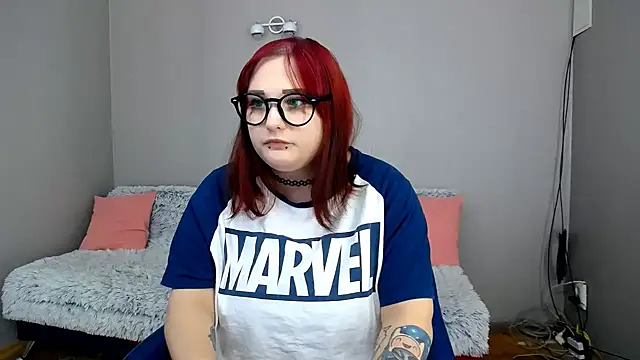 Snapshot of Estheri chatting on 02-07-25, 11:01 Estheri online show from 02-07-25, 11:01