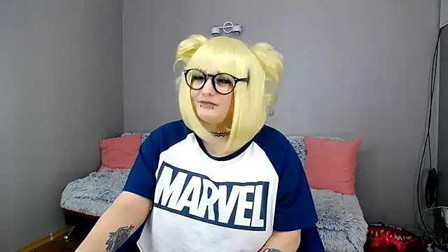 Snapshot of Estheri chatting on 02-20-25, 10:59 Estheri online show from 02-20-25, 10:59