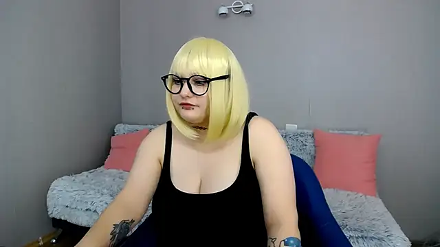 Snapshot of Estheri chatting on 03-14-25, 07:59 Estheri online show from 03-14-25, 07:59