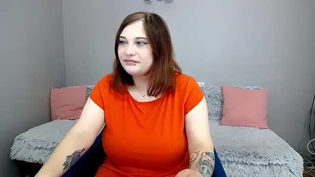 Snapshot of Estheri chatting on 10-07-25, 06:32 Estheri online show from 10-07-25, 06:32