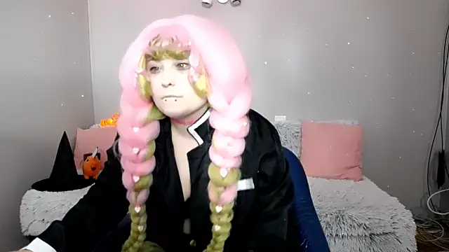 Snapshot of Estheri chatting on 10-27-25, 06:50 Estheri online show from 10-27-25, 06:50