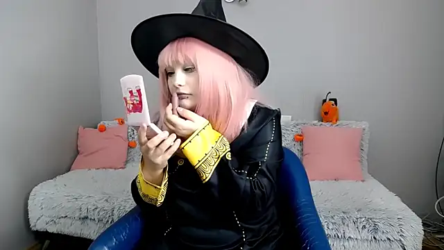 Snapshot of Estheri chatting on 10-28-25, 07:12 Estheri online show from 10-28-25, 07:12