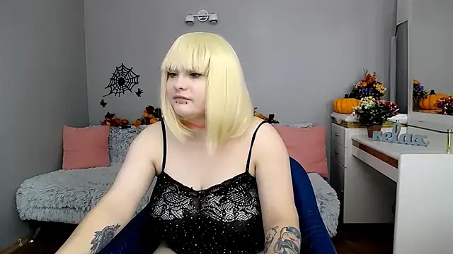 Snapshot of Estheri chatting on 11-03-25, 07:20 Estheri online show from 11-03-25, 07:20