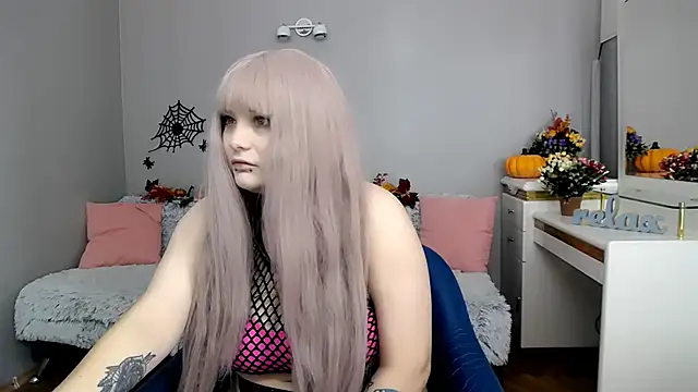 Snapshot of Estheri chatting on 11-04-25, 07:40 Estheri online show from 11-04-25, 07:40