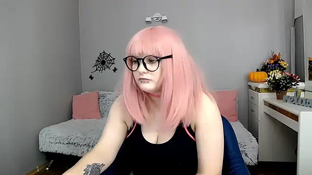 Snapshot of Estheri chatting on 11-11-25, 07:30 Estheri online show from 11-11-25, 07:30