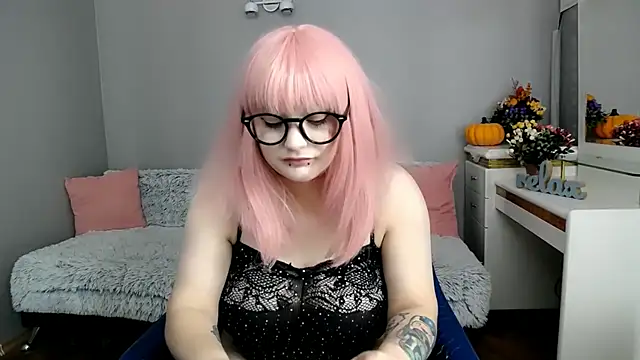 Snapshot of Estheri chatting on 11-17-25, 07:03 Estheri online show from 11-17-25, 07:03