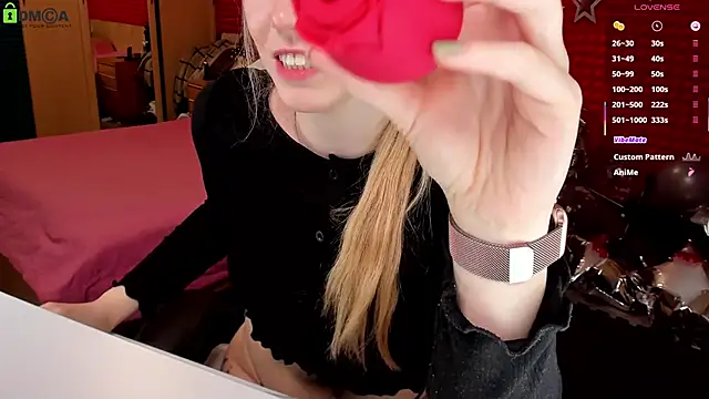 Snapshot of KinsleyHottie chatting on 03-22-25, 11:31 KinsleyHottie online show from 03-22-25, 11:31