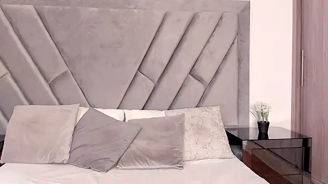 Emma jonness online show from 02-13-25, 07:10