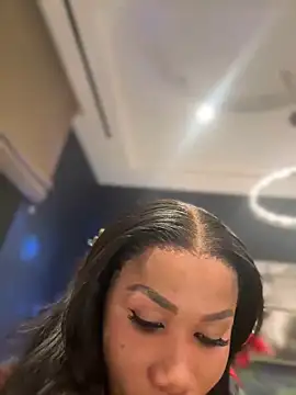 Snapshot of Belle___ chatting on 12-07-24, 01:36 Belle online show from 12-07-24, 01:36