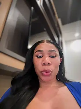 Snapshot of Belle___ chatting on 12-29-24, 01:24 Belle online show from 12-29-24, 01:24