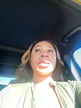 Snapshot of Belle___ chatting on 01-04-25, 04:22 Belle online show from 01-04-25, 04:22