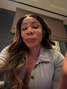 Snapshot of Belle___ chatting on 02-01-25, 02:37 Belle online show from 02-01-25, 02:37