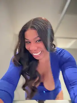 Snapshot of Belle___ chatting on 02-16-25, 01:36 Belle online show from 02-16-25, 01:36