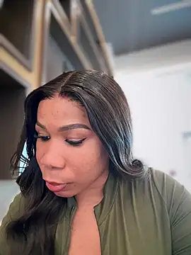 Snapshot of Belle___ chatting on 03-08-25, 05:33 Belle online show from 03-08-25, 05:33