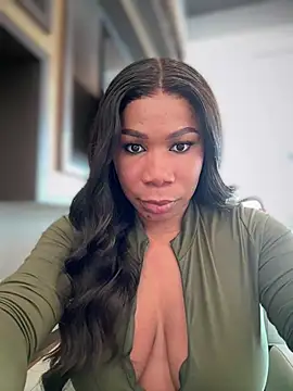 Snapshot of Belle___ chatting on 03-08-25, 10:56 Belle online show from 03-08-25, 10:56