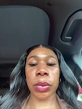 Snapshot of Belle___ chatting on 09-20-25, 03:35 Belle online show from 09-20-25, 03:35