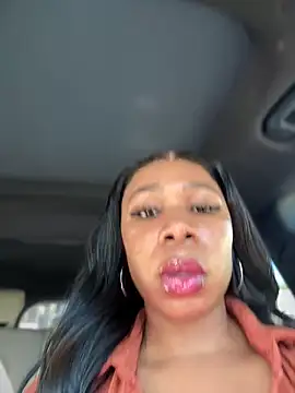 Snapshot of Belle___ chatting on 10-11-25, 04:27 Belle online show from 10-11-25, 04:27