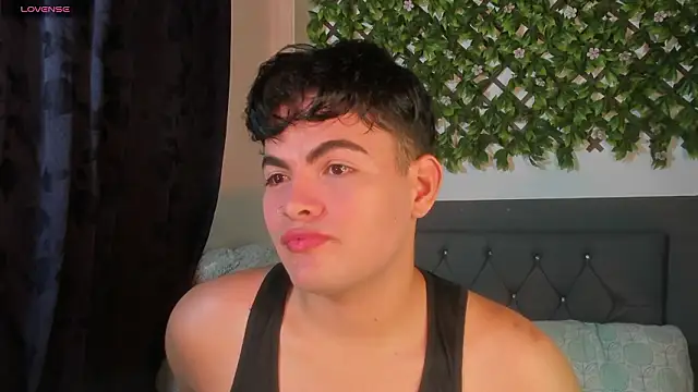 Snapshot of kamii_22 chatting on 03-04-26, 12:00 kamii 22 online show from 03-04-26, 12:00