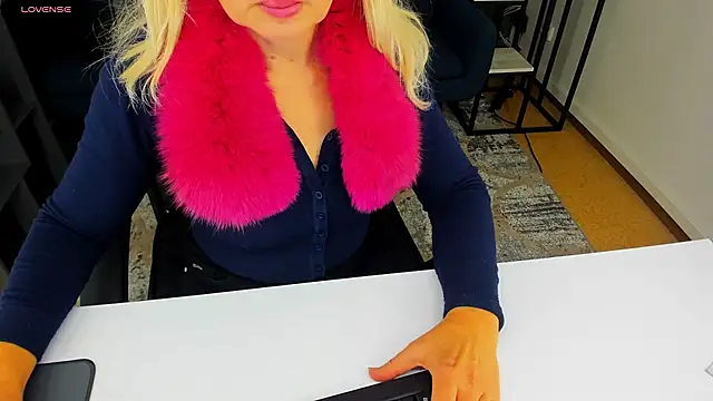 Snapshot of Abby_Moore_ chatting on 01-29-25, 10:16 Abby Moore online show from 01-29-25, 10:16