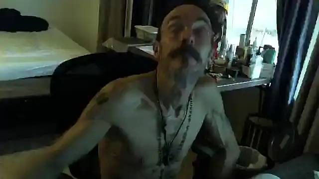 Snapshot of mycock2474u chatting on 10-11-25, 02:15 mycock2474u online show from 10-11-25, 02:15