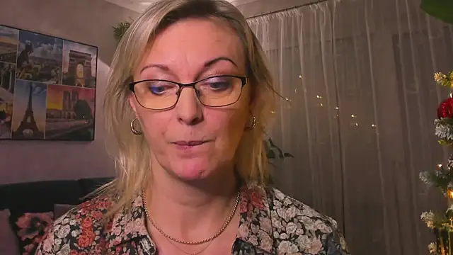 vanessa chat online show from 01-09-25, 05:22