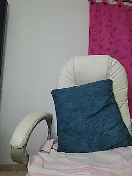 Snapshot of lissglow chatting on 01-08-26, 11:18 lissglow online show from 01-08-26, 11:18