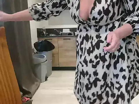 Snapshot of lilie69 chatting on 02-22-25, 12:29 lilie69 online show from 02-22-25, 12:29