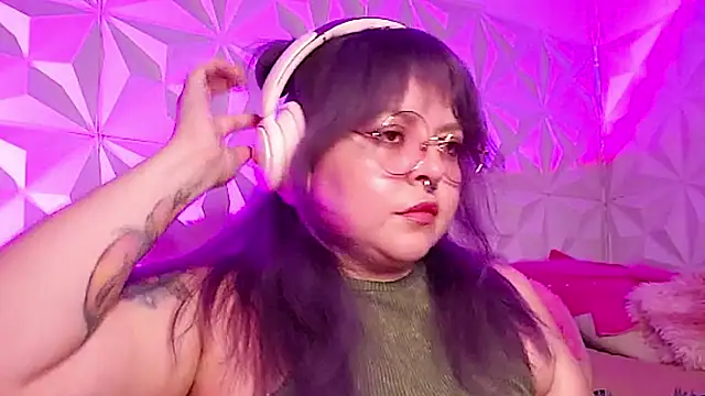Snapshot of Satyn_doll chatting on 10-22-25, 02:23 Satyn doll online show from 10-22-25, 02:23