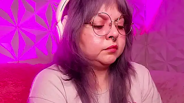 Snapshot of Satyn_doll chatting on 10-23-25, 02:33 Satyn doll online show from 10-23-25, 02:33