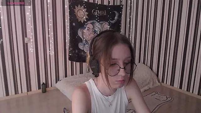  Hanna Moon  online show from 09-19-25, 09:11